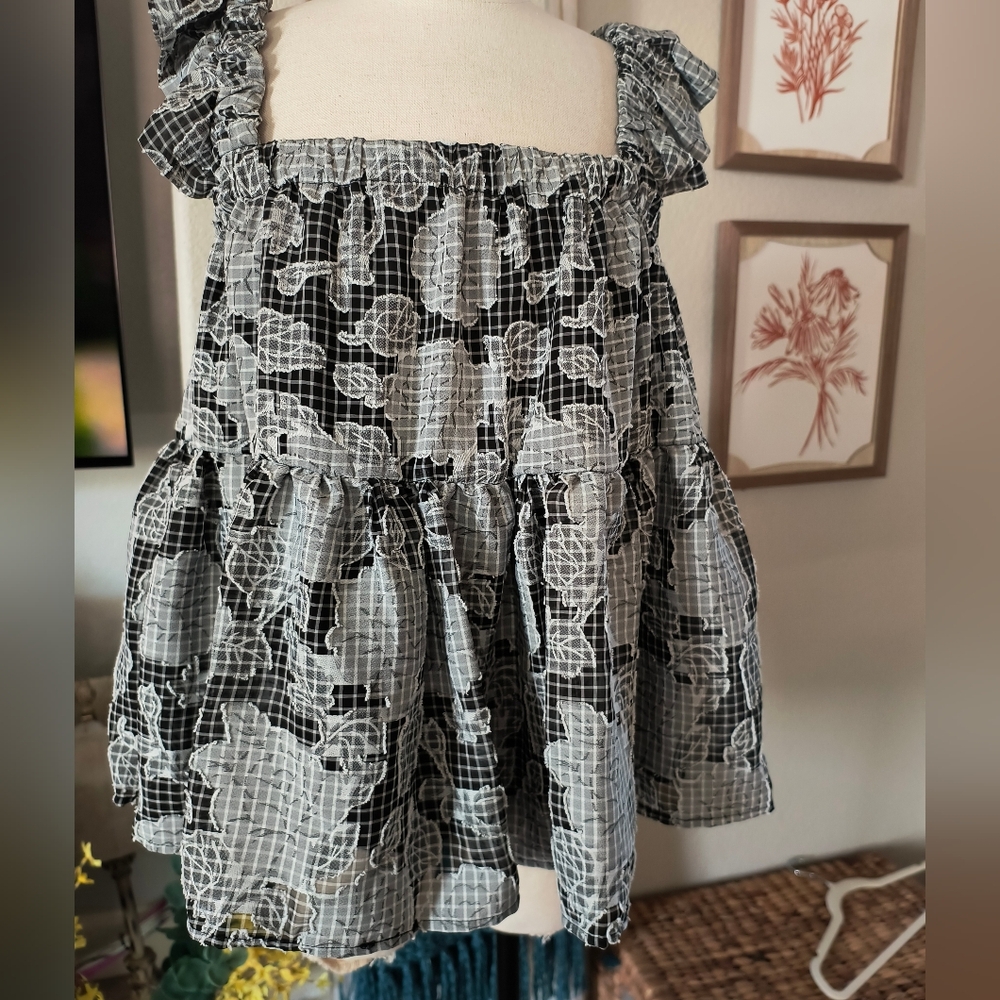 Crown & Ivy Black and White Smocked Bubble Top